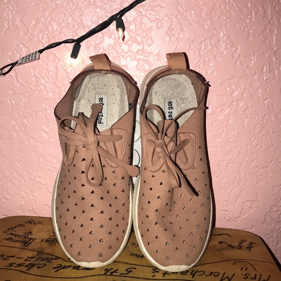 Not Rated Sneakers - Picture 1 of 1